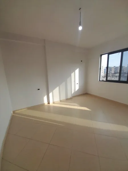 Tirane, jepet me qera Apartament 2+1+Ballkon, Bosh, Ashensor, Çmimi 35.000 Lekë të Reja, në ASTIR, Tiranë.