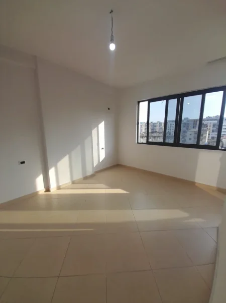 Tirane, jepet me qera Apartament 2+1+Ballkon, Bosh, Ashensor, Çmimi 35.000 Lekë të Reja, në ASTIR, Tiranë.