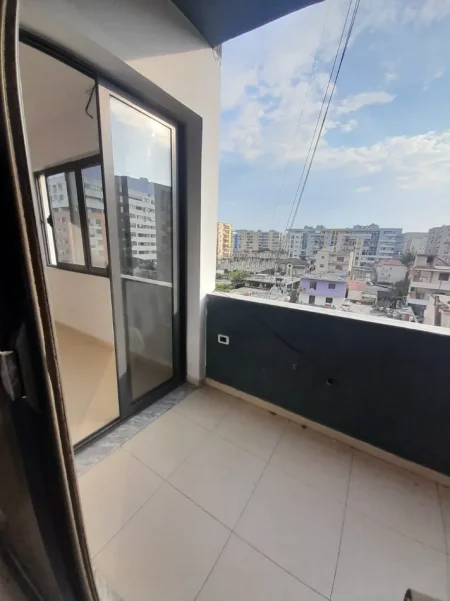Tirane, jepet me qera Apartament 2+1+Ballkon, Bosh, Ashensor, Çmimi 35.000 Lekë të Reja, në ASTIR, Tiranë.