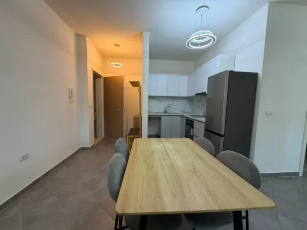 Tirane, jepet me qera apartament 2+1+2+Post Parkimi+Ballkon Kati 1, 93 m² 700 € (Jordan Misja)