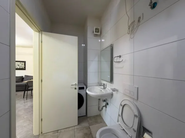Tirane, jepet me qera apartament 2+1+2+Post Parkimi+Ballkon Kati 1, 93 m² 700 € (Jordan Misja)