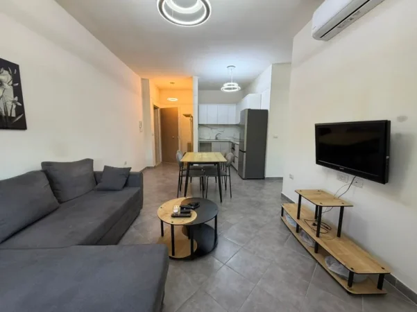 Tirane, jepet me qera apartament 2+1+2+Post Parkimi+Ballkon Kati 1, 93 m² 700 € (Jordan Misja)