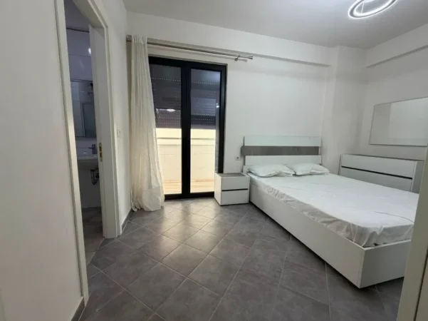 Tirane, jepet me qera apartament 2+1+2+Post Parkimi+Ballkon Kati 1, 93 m² 700 € (Jordan Misja)