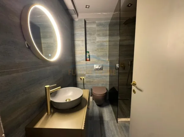 Tirane, jepet me qera apartament 3+1+Ballkon Kati 8, 120 m² 1.500 € (Zogu i Zi)
