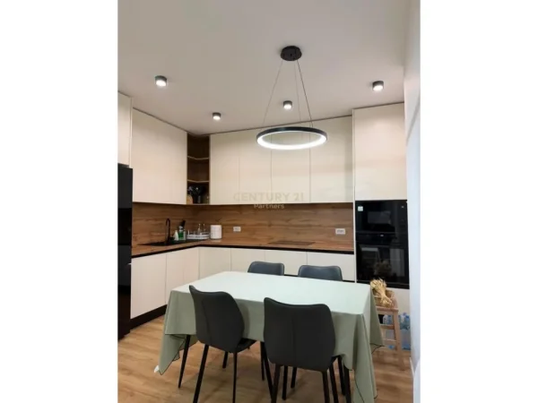Tirane, jepet me qera apartament 1+1 Kati 3, 78 m² 780 € (Pazari i Ri partners147130)