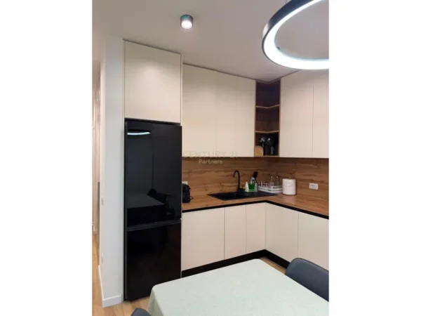 Tirane, jepet me qera apartament 1+1 Kati 3, 78 m² 780 € (Pazari i Ri partners147130)