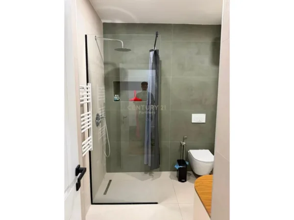 Tirane, jepet me qera apartament 1+1 Kati 3, 78 m² 780 € (Pazari i Ri partners147130)