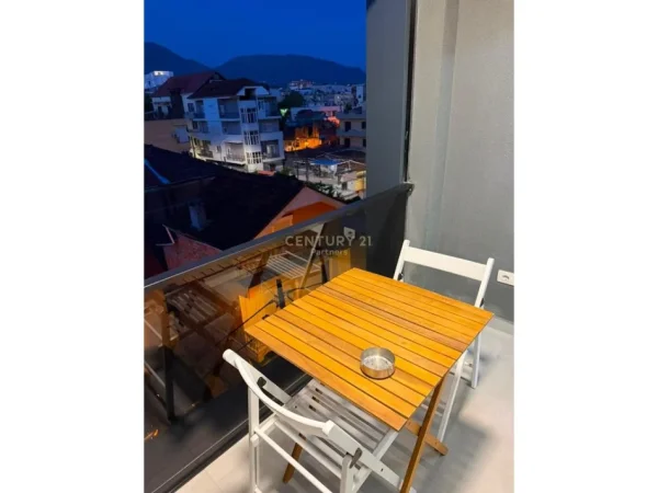 Tirane, jepet me qera apartament 1+1 Kati 3, 78 m² 780 € (Pazari i Ri partners147130)