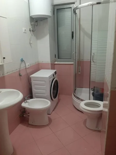 Tirane, jepet me qera apartament 1+1 Kati 2, 65 m² 500 € (Don Bosko)