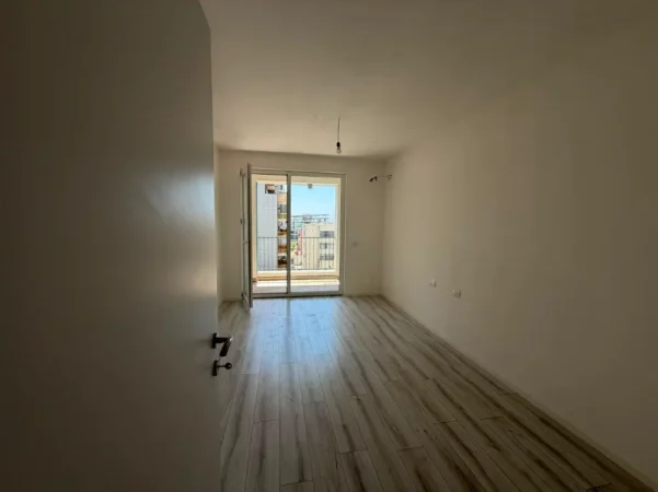 Shitet Apartament 2+1+2 te Stacioni Trenit , Durres Kati 5, 110 m² 170.000 €