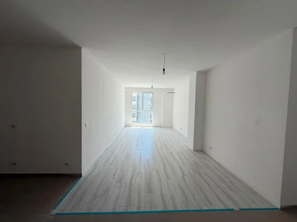Shitet Apartament 2+1+2 te Stacioni Trenit , Durres Kati 5, 110 m² 170.000 €