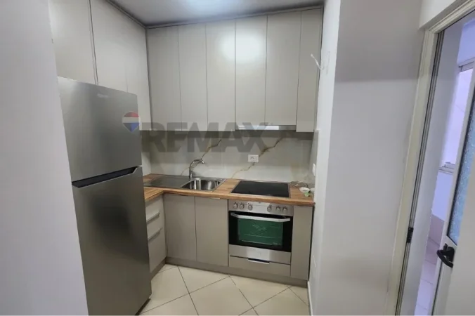 Tirane, jepet me qera apartament 1+1 Kati 4, 53 m² 450 € (Rruga ndre mjeda)