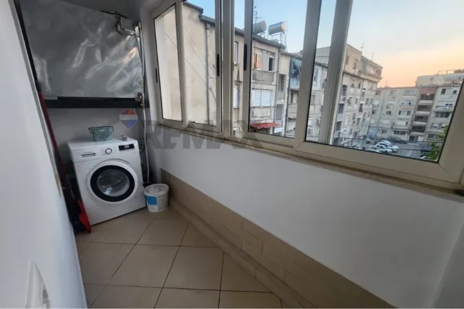 Tirane, jepet me qera apartament 1+1 Kati 4, 53 m² 450 € (Rruga ndre mjeda)