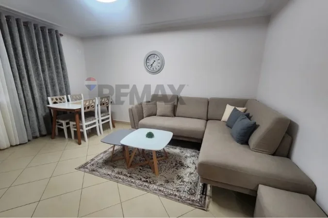 Tirane, jepet me qera apartament 1+1 Kati 4, 53 m² 450 € (Rruga ndre mjeda)