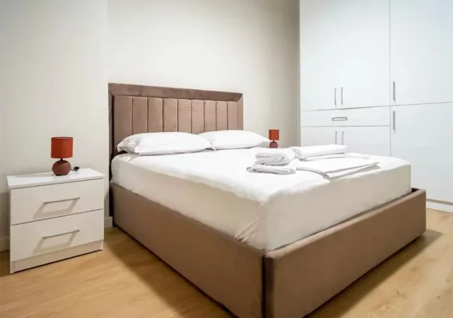 Tirane, jepet me qera apartament 1+1 Kati 2, 58 m² 650 € (Pran Ring Center)
