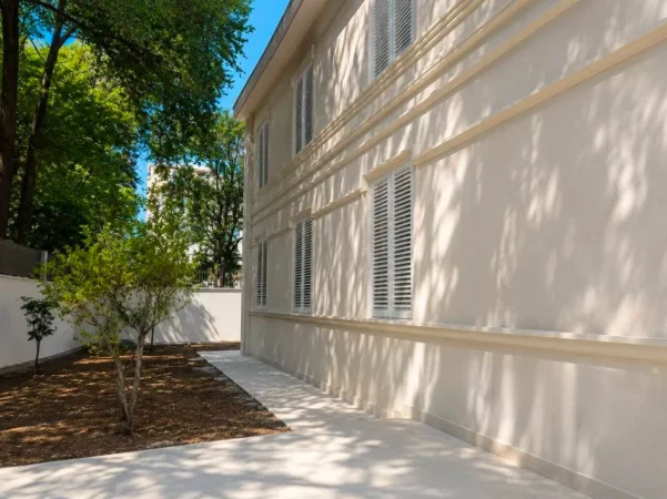 Tirane, jepet me qera aktivitet biznesi Kati 0, 429 m² 9.000 € (Rruga e Elbasanit)