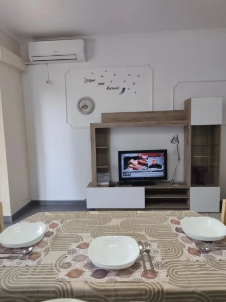 Tirane, jepet me qera apartament 1+1 Kati 4, 65 m² 570 € (21 Dhjetori)