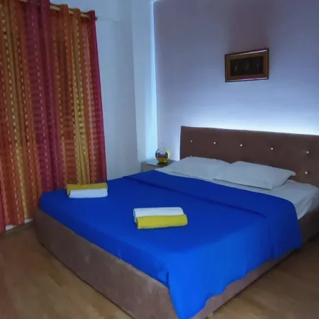 Tirane, jepet me qera apartament 1+1 Kati 1, 65 m² 550 € (21 Dhjetori)