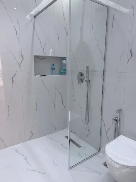 Shqiperi, shes  2 apartamente , 1+1+Ballkon Kati 4 te 21 Dhjetori, SHITEN DIREKT NGA PRONARI