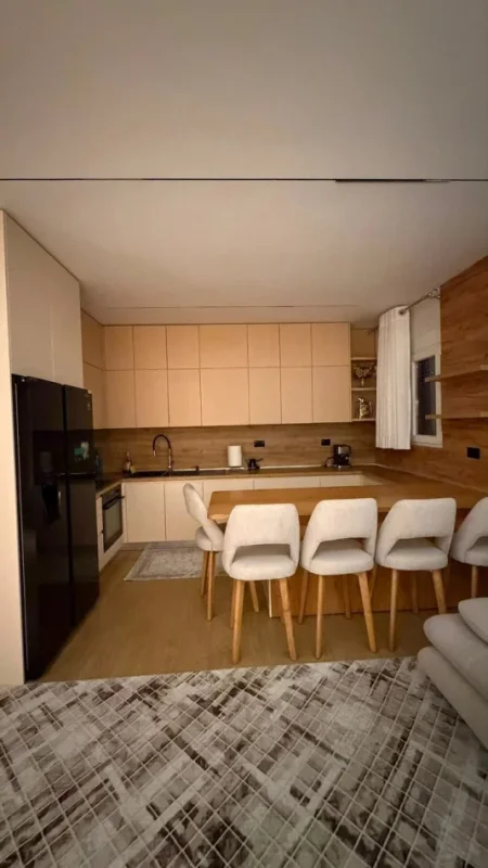 Tirane, jepet me qera apartament 1+1 Kati 1, 55 m² 600 € (Shkolla Bashkuar)