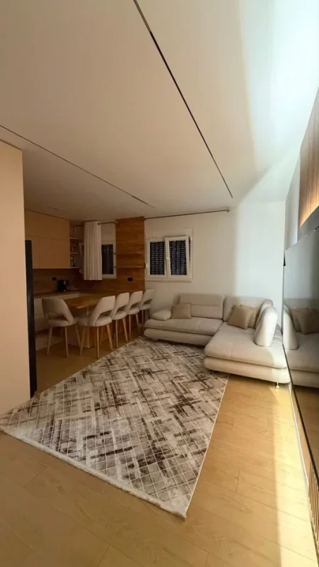 Tirane, jepet me qera apartament 1+1 Kati 1, 55 m² 600 € (Shkolla Bashkuar)