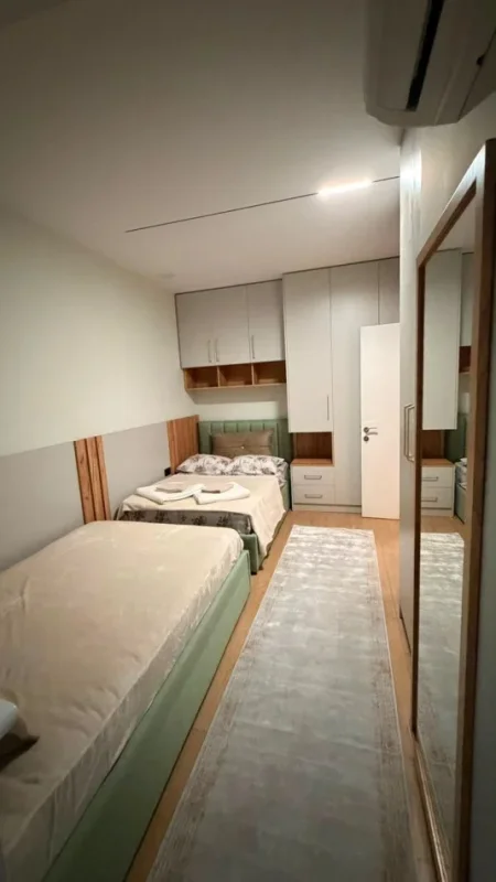 Tirane, jepet me qera apartament 1+1 Kati 1, 55 m² 600 € (Shkolla Bashkuar)