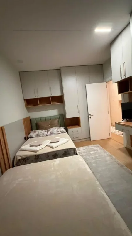 Tirane, jepet me qera apartament 1+1 Kati 1, 55 m² 600 € (Shkolla Bashkuar)