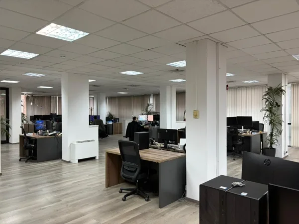 Tirane, jepet me qera zyre Kati 6, 274 m² 4.950 € (Qender)