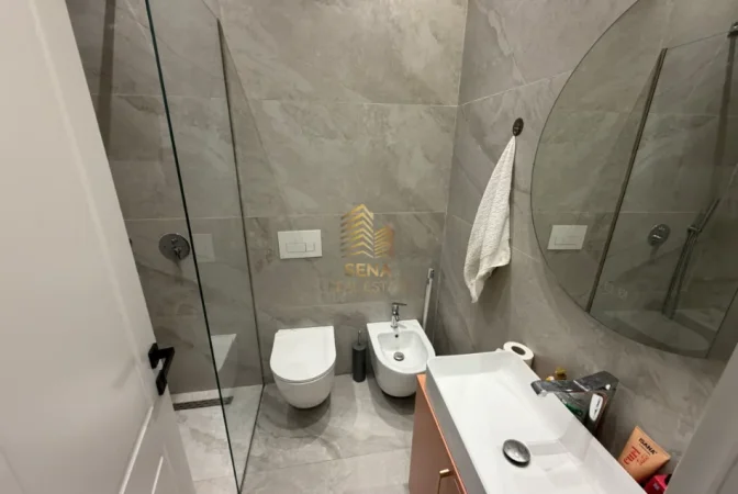 Tirane, jepet me qera apartament 1+1+Ballkon Kati 7, 65 m² 550 € (Astir)