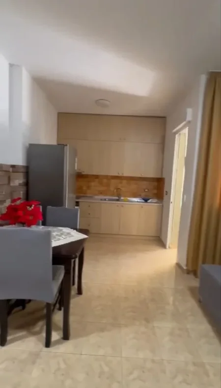 Tirane, jepet me qera apartament 1+1 Kati 2, 65 m² 500 € (Rruga 5 Maji)