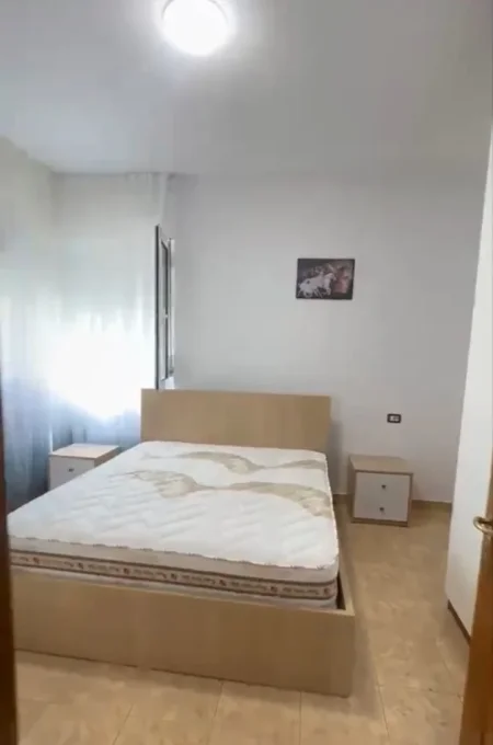 Tirane, jepet me qera apartament 1+1 Kati 2, 65 m² 500 € (Rruga 5 Maji)
