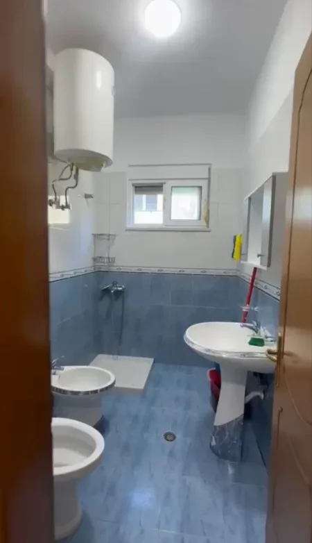 Tirane, jepet me qera apartament 1+1 Kati 2, 65 m² 500 € (Rruga 5 Maji)