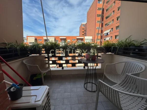 Tirane, jepet me qera zyre Kati 7, 55 m² 650 € (selite)