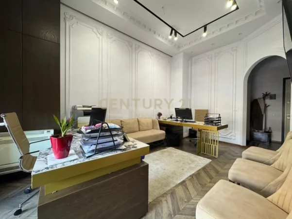 Tirane, jepet me qera zyre Kati 7, 55 m² 650 € (selite)