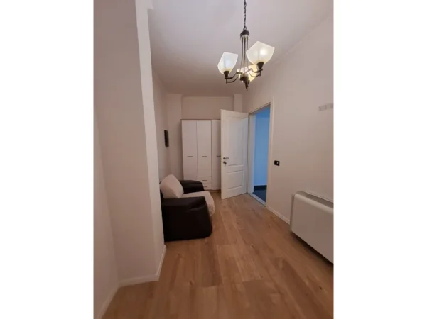 GARSONIERE ME QERA , PAZARI I RI
