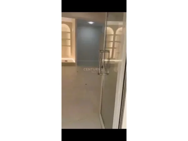Tirane, jepet me qera ambjent biznesi Kati 0, 76 m² 600 € (vasil shanto)
