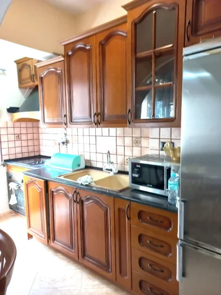🏡 Jepet me Qira Apartament 2+1 tek  Rruga e Elbasanit prane Mullirit,   600 mije leke