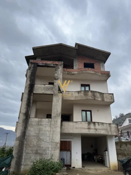 Elbasan, jepet me qera aktivitet biznesi , 608 m² 4.500 € (ELBASAN)