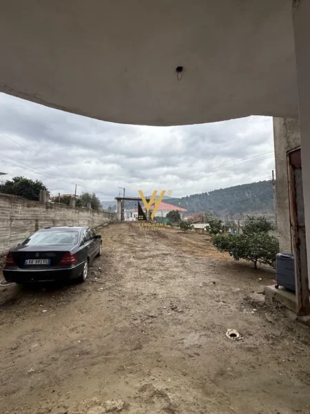 Elbasan, jepet me qera aktivitet biznesi , 608 m² 4.500 € (ELBASAN)