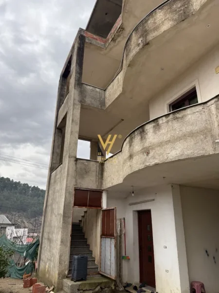 Elbasan, jepet me qera aktivitet biznesi , 608 m² 4.500 € (ELBASAN)