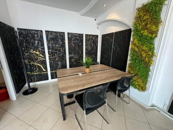 Tirane, jepet me qera zyre Kati 3, 156 m² 1.000 € (Rruga e Barrikadave)