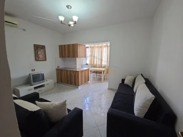 Tirane, jepet me qera apartament 2+1 Kati 1, 60 m² 550 € (ali dem)