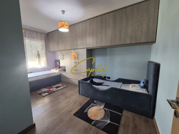 Tirane, jepet me qera apartament 2+1 Kati 3, 100 m² 900 € (KOMUNA E PARISIT)