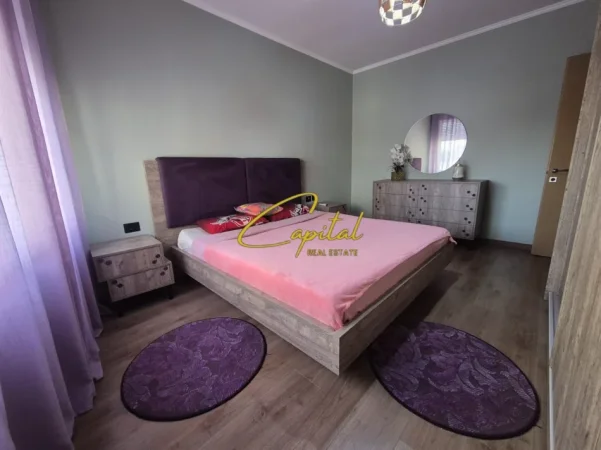 Tirane, jepet me qera apartament 2+1 Kati 3, 100 m² 900 € (KOMUNA E PARISIT)