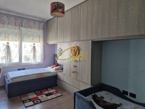 Tirane, jepet me qera apartament 2+1 Kati 3, 100 m² 900 € (KOMUNA E PARISIT)