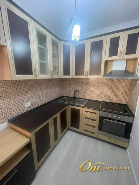 Tirane, jepet me qera apartament 2+1 Kati 5, 90 m² 650 € (RRUGA E KAVAJES)