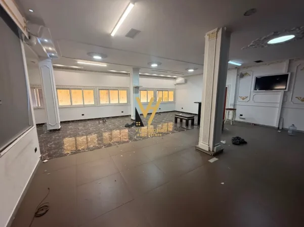 Tirane, jepet me qera zyre Kati 5, 240 m² 2.300 € (FERIT XHAJKO)