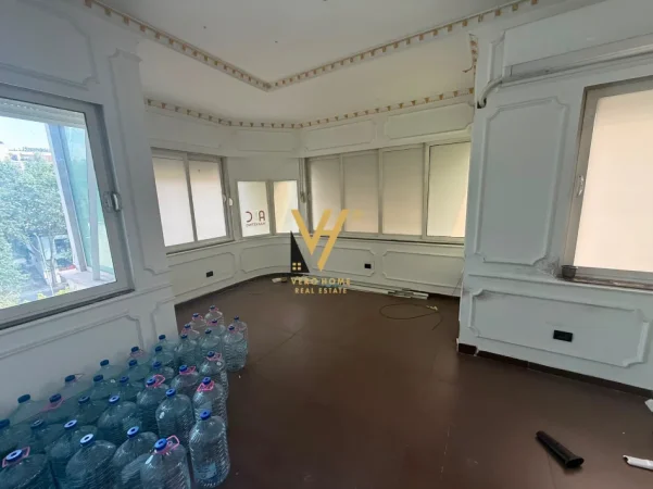 Tirane, jepet me qera zyre Kati 5, 240 m² 2.300 € (FERIT XHAJKO)