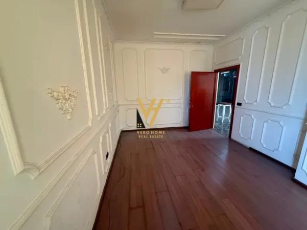 Tirane, jepet me qera zyre Kati 5, 240 m² 2.300 € (FERIT XHAJKO)