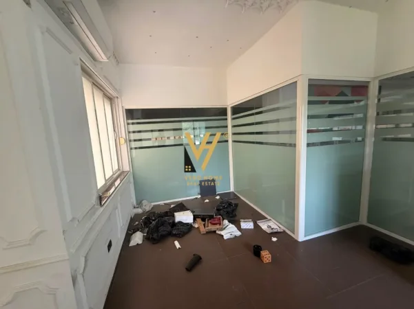 Tirane, jepet me qera zyre Kati 5, 240 m² 2.300 € (FERIT XHAJKO)